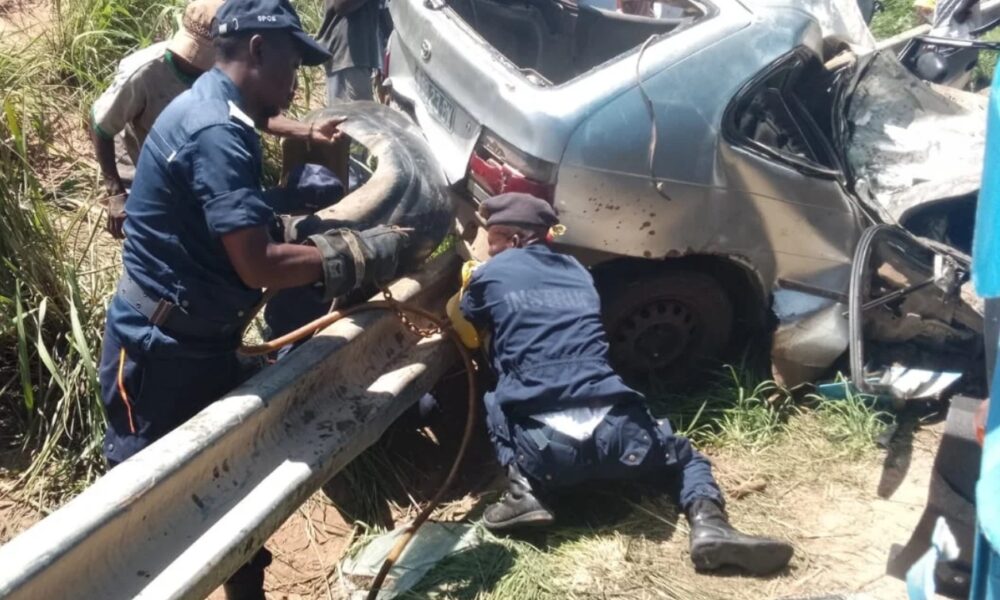 Despiste seguido de capotamento faz dois mortos e três feridos em Catete